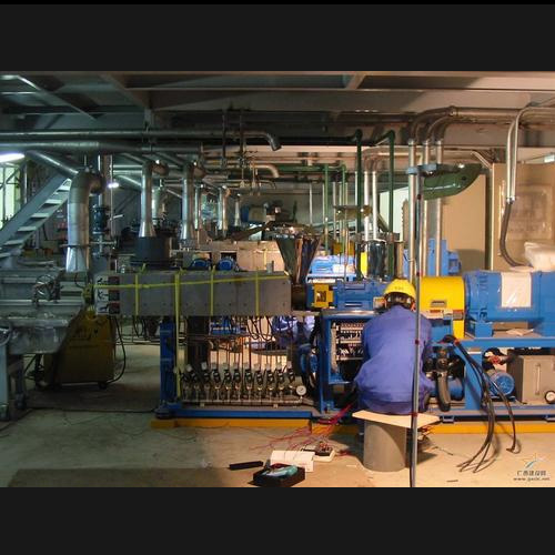 安庆工厂设备维修现场